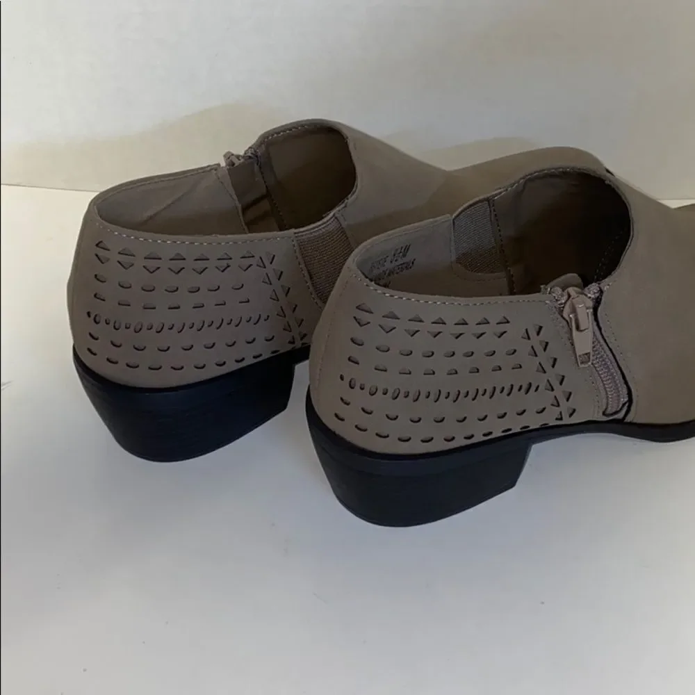BELLA Vita tan women’s ankle booties size‎ 8.5